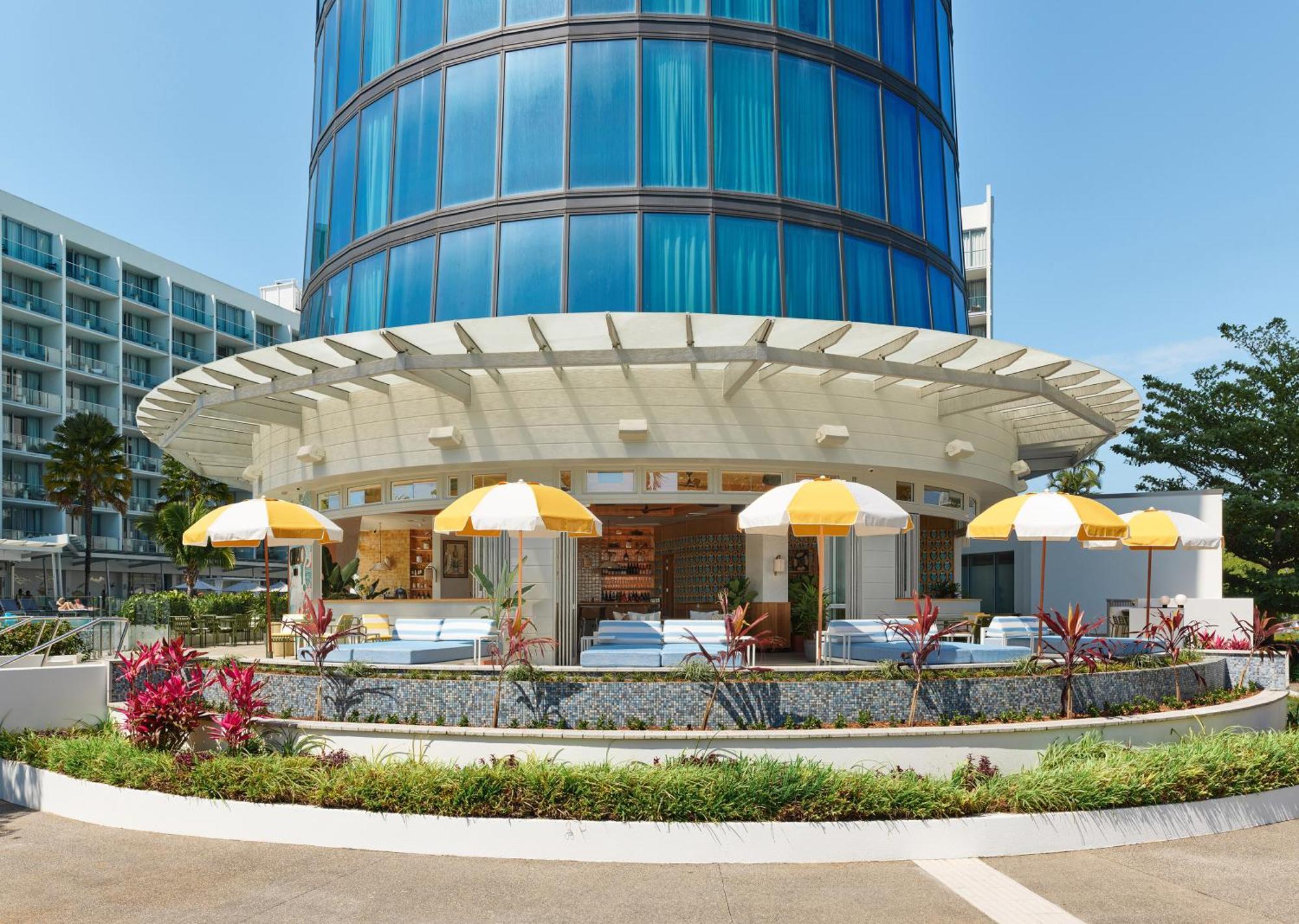 Crystalbrook Riley Hotel Cairns Bagian luar foto The Beach Bar